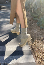 Load image into Gallery viewer, Cottage Socks - oatmeal Le Bon Shoppe