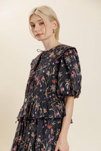 Load image into Gallery viewer, FLORAL OVERSIZED COLLAR BLOUSE Aureum 
