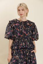Load image into Gallery viewer, FLORAL OVERSIZED COLLAR BLOUSE Aureum NAVY XS 
