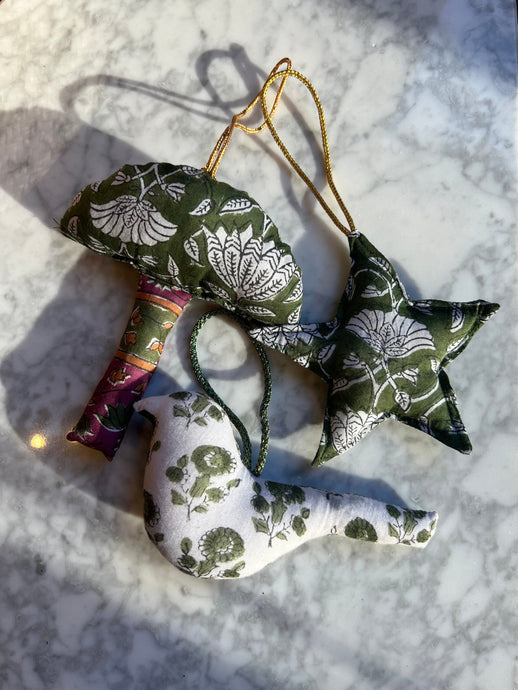 Blockprint ornaments - green Maelu Designs 