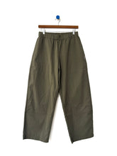 Load image into Gallery viewer, Gardener's Pants - Army Green Le Bon Shoppe 
