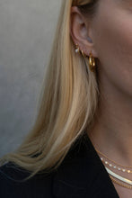 Load image into Gallery viewer, Petite Hoops May Martin 
