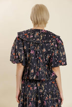 Load image into Gallery viewer, FLORAL OVERSIZED COLLAR BLOUSE Aureum 
